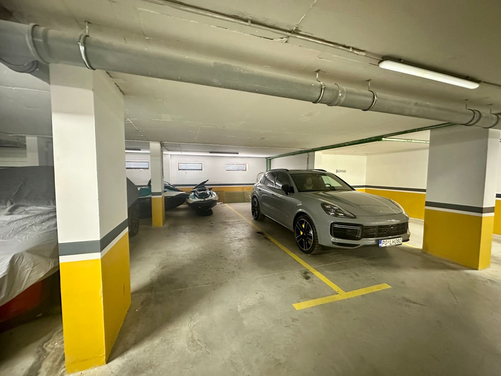 ‍

LOCATION

This apartment is located in Budva, 1,5km away from the city center. The sea and the beach are 1km away from the apartment. Tivat airport