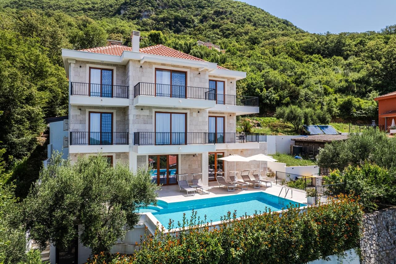 Budva: ‍

‍

This villa is located in Budva, 2km away from the city center. Tivat airport is 20km away and Podgorica airport is 58km away from the villa. The 