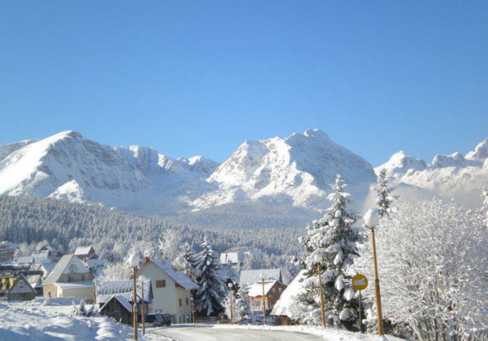 zabljak: Description
Zhablyak, center. Four-storey house with four bedrooms
The area is 192 sq.m
. The plot area is 320 sq.m.
The walls of the house are 50 cm  