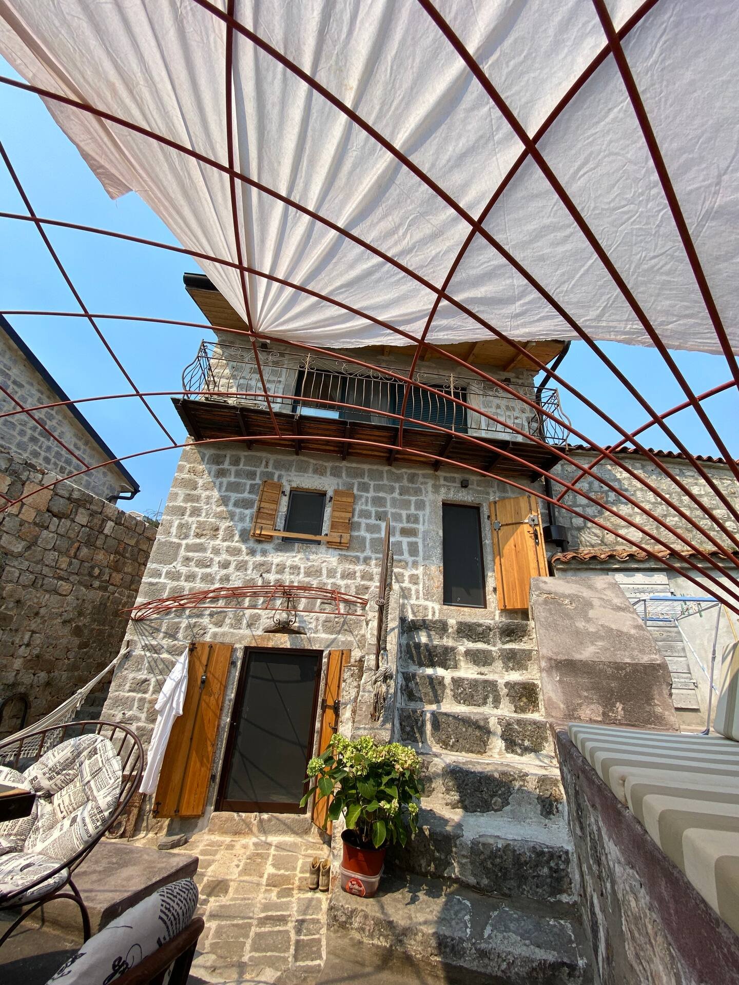 ‍

‍

LOCATION

This house is located in Lustica Peninsula, Herceg Novi Municipality, 39km from the city center. The sea and the beach are 3km away fr