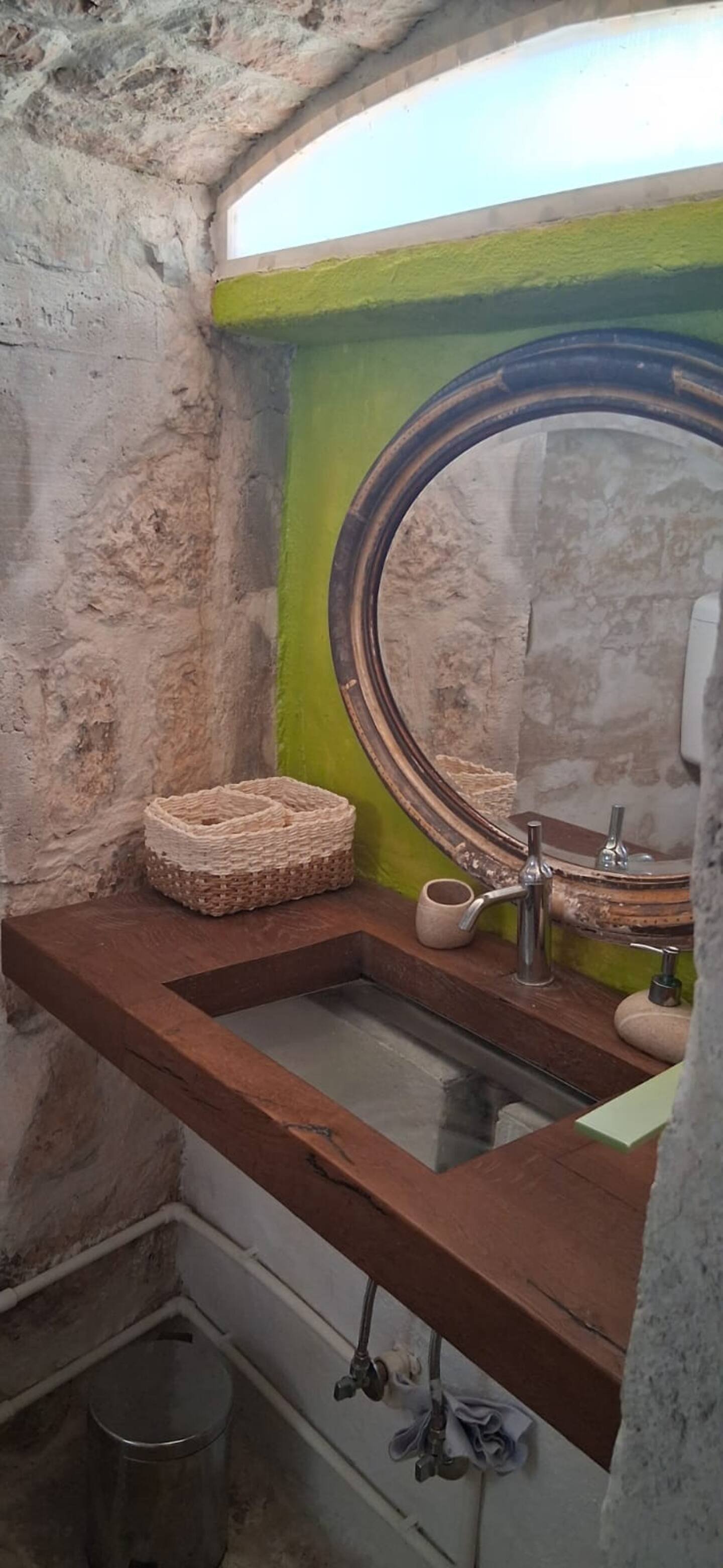 ‍

‍

LOCATION

This house is located in Lustica Peninsula, Herceg Novi Municipality, 39km from the city center. The sea and the beach are 3km away fr