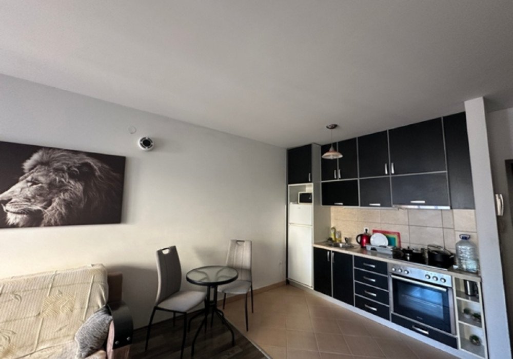 Description
Budva, the center.  One-bedroom apartment
Payment in any currency is possible
The distance to the sea is 70m.
View of the city
The area is