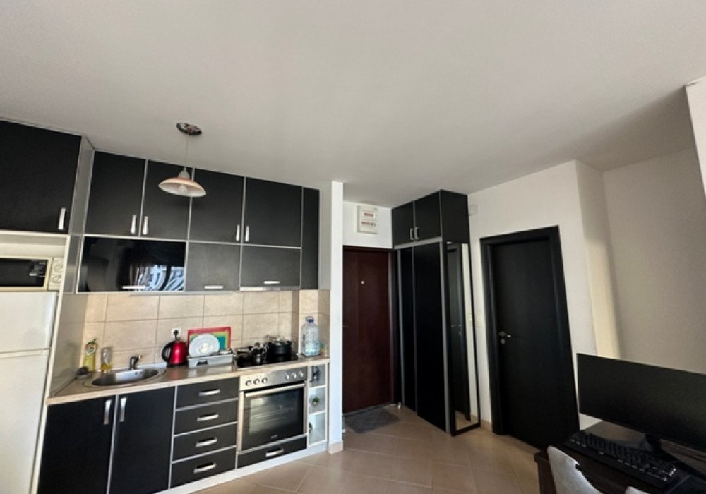 Description
Budva, the center.  One-bedroom apartment
Payment in any currency is possible
The distance to the sea is 70m.
View of the city
The area is