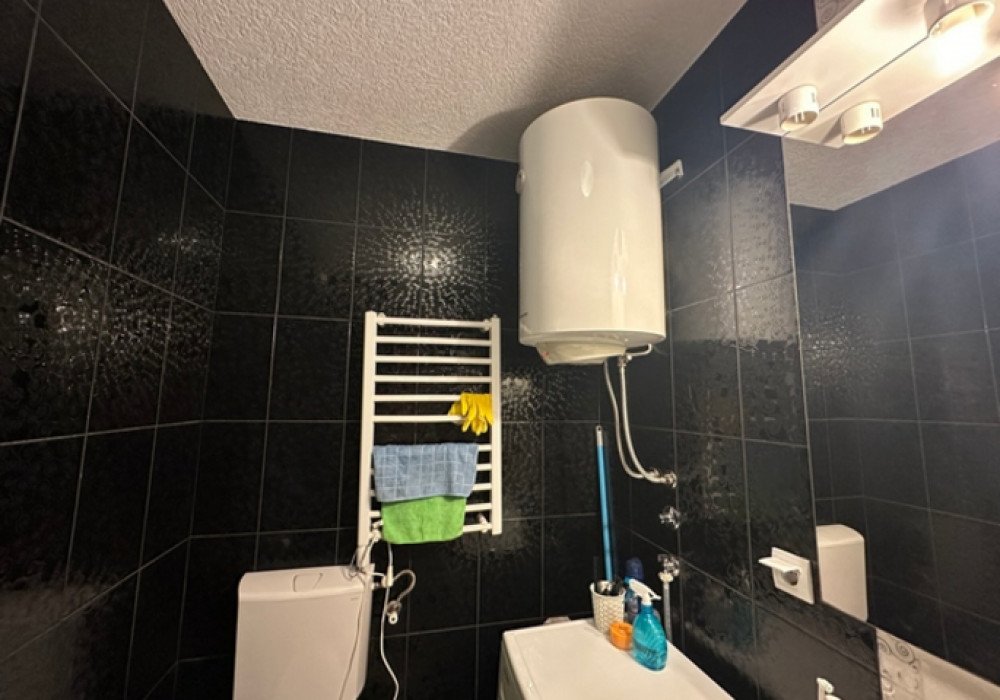 Description
Budva, the center.  One-bedroom apartment
Payment in any currency is possible
The distance to the sea is 70m.
View of the city
The area is