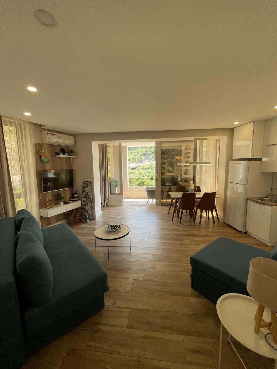 ‍

‍

LOCATION
This apartment is located in Budva Municipality, 4km away from the city center. The sea and the beach are 200m away from the apartment.