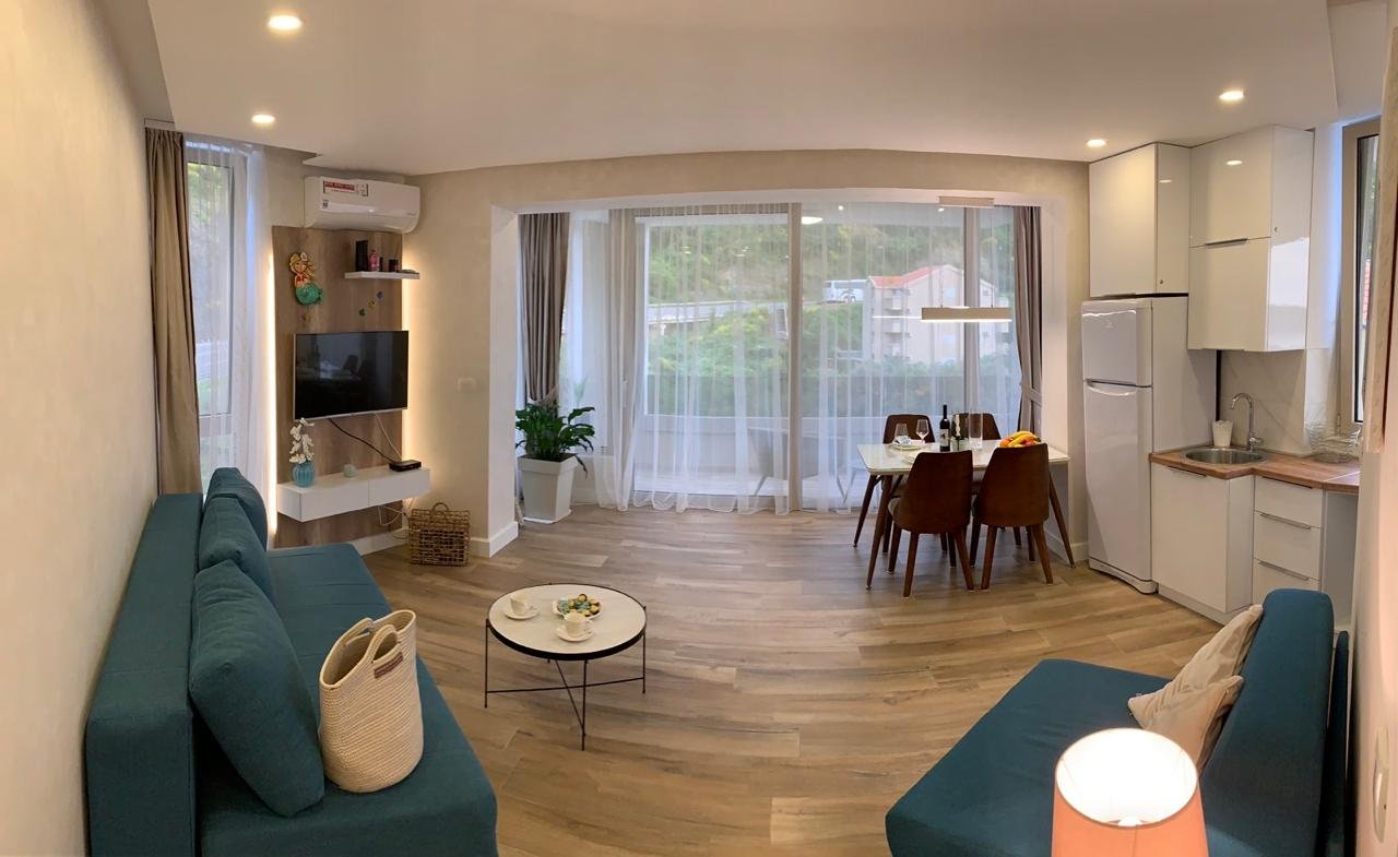‍

‍

LOCATION
This apartment is located in Budva Municipality, 4km away from the city center. The sea and the beach are 200m away from the apartment.