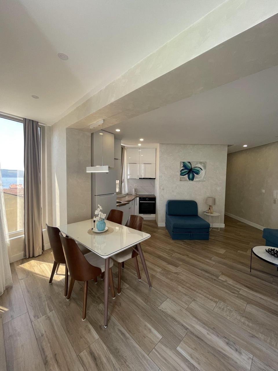 ‍

‍

LOCATION
This apartment is located in Budva Municipality, 4km away from the city center. The sea and the beach are 200m away from the apartment.