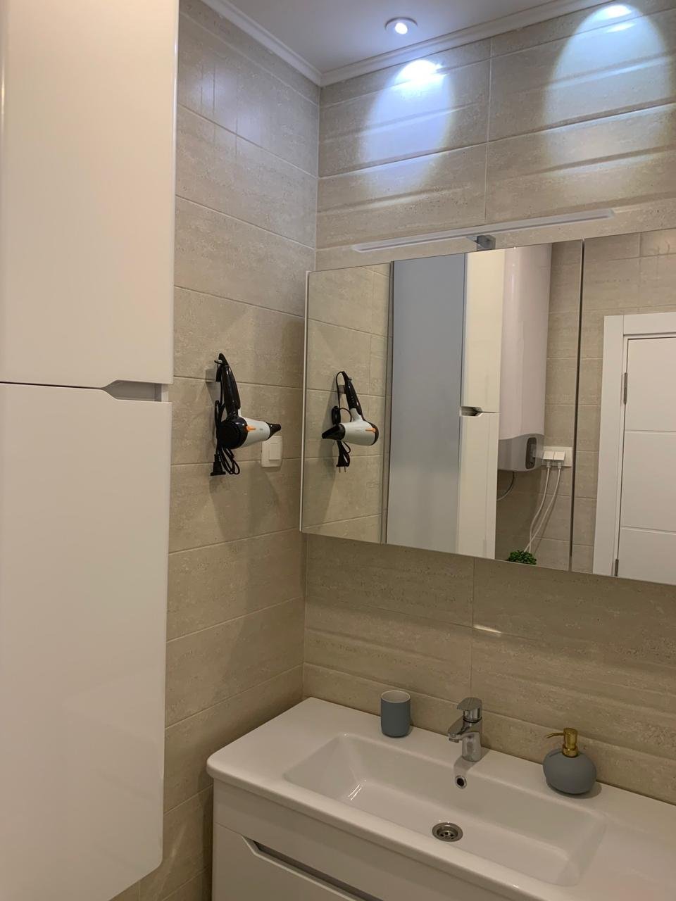 ‍

‍

LOCATION
This apartment is located in Budva Municipality, 4km away from the city center. The sea and the beach are 200m away from the apartment.