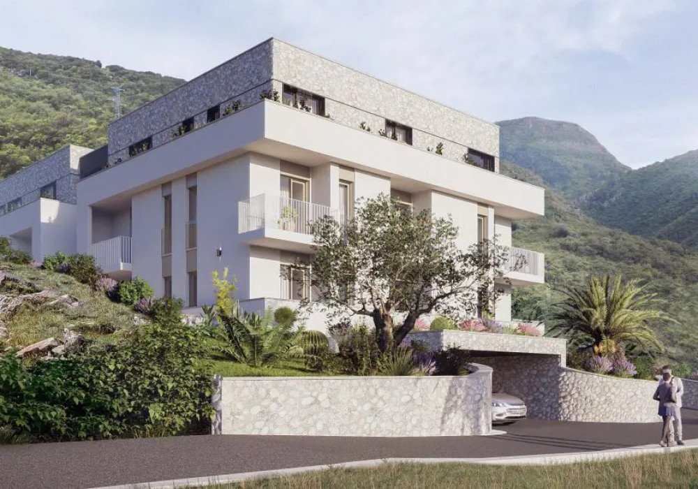 budva: The Budva Riviera. A new luxury residential complex under construction

The distance to the sea is 3 km

The complex consists of several houses

The f 