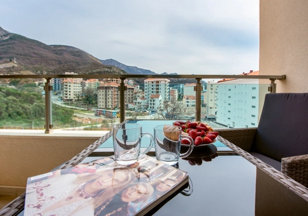 becici: Budva Riviera, Becici district. New one-bedroom apartment in a new house

Distance to the sea 350m

The area is 43 sq.m.

The third floor

The house i 