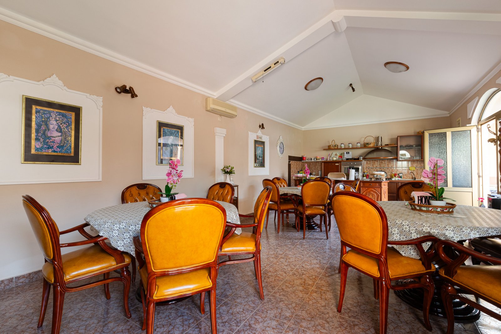 Budva: Tourism & Hospitality Complex near Budva – Lastva Grbaljska<br><br><p>A large property of 1,500 m² is for sale, located in Lastva Grbaljska, just a fe 