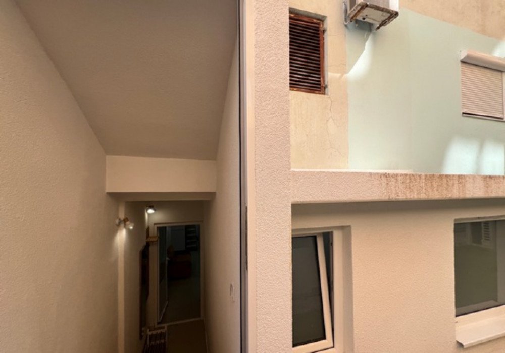 A unique offer is a promising mini business investment in Budva!!!

Budva. Two-bedroom apartment in a sought-after tourist location

The distance to t