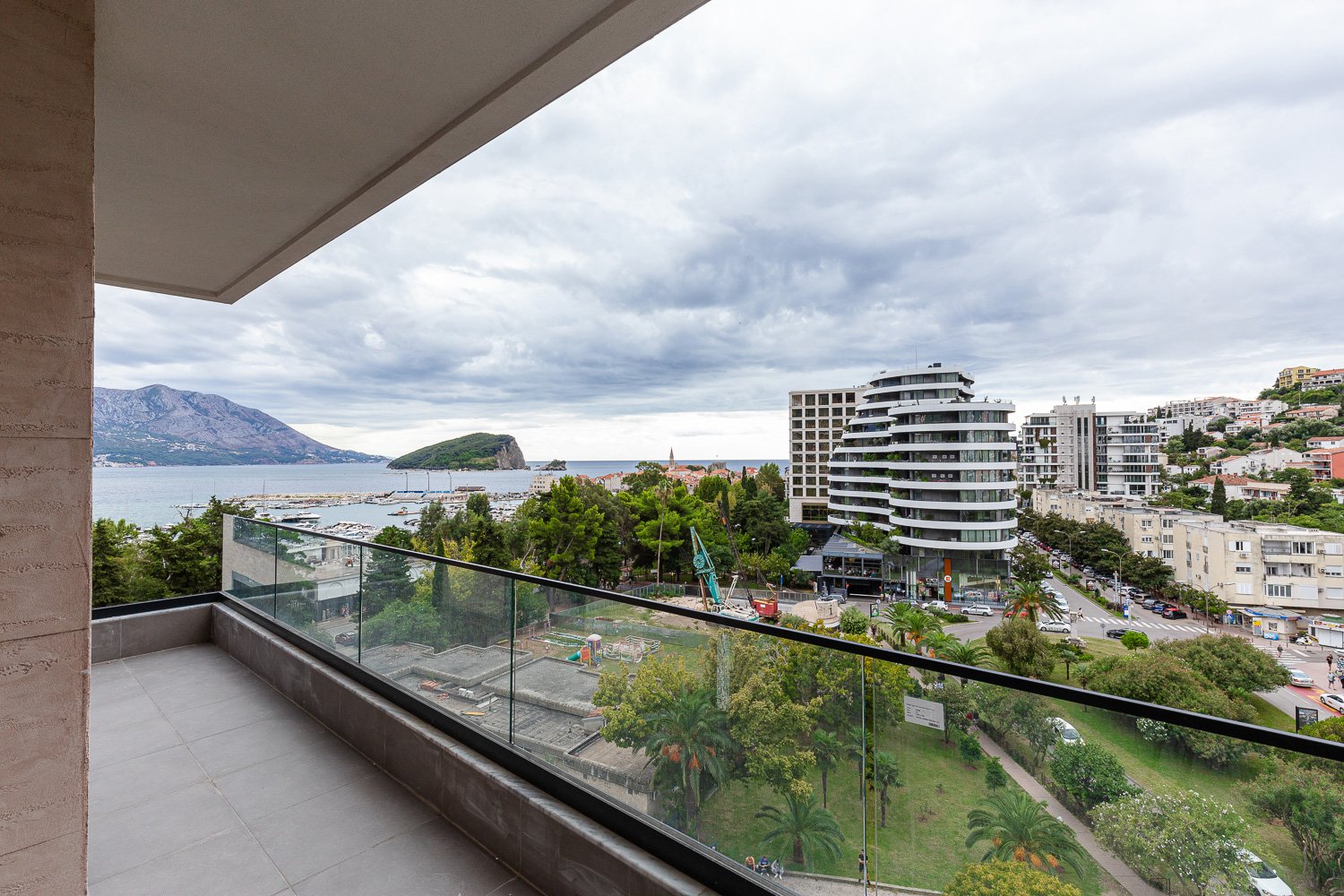 Budva: Modern One-Bedroom Apartment in Budva with Optional Garage<br><br><p>Discover the potential of this one-bedroom apartment in Budva, located in a brand 