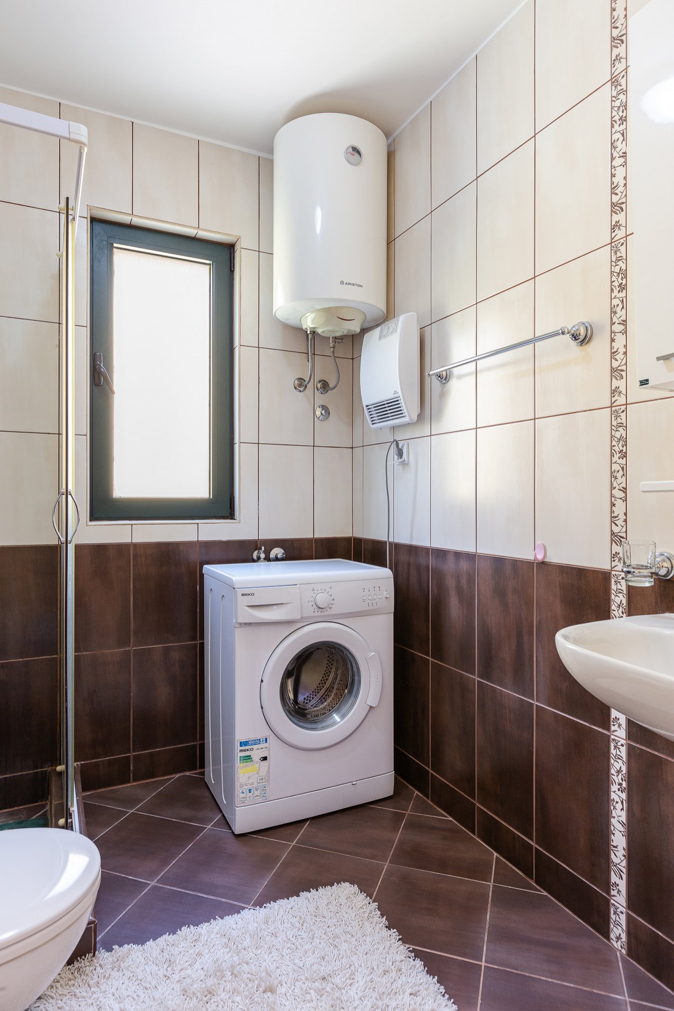 Three-level house with three bedrooms, 176 m², Lastva<br><br><p>House for Sale in Lastva, Jaz


	 A house of 174 m² is for sale, built 15 years ago, w