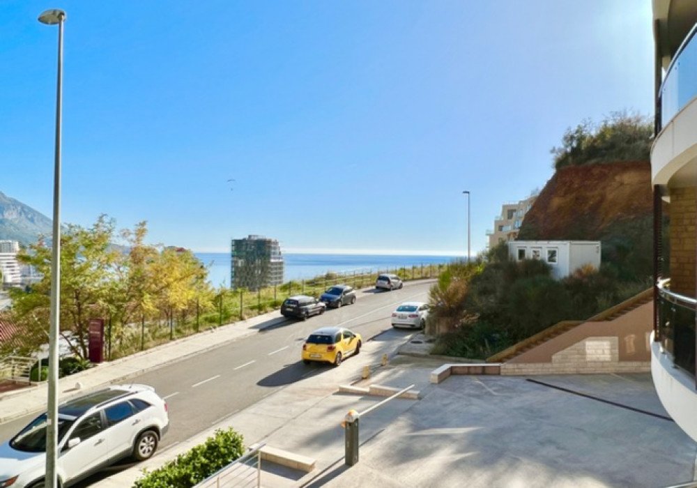 Budva Riviera, Becici district. New one-bedroom apartment in a new house

Distance to the sea 350m

The area is 61 sq.m.

Second floor

The house is e