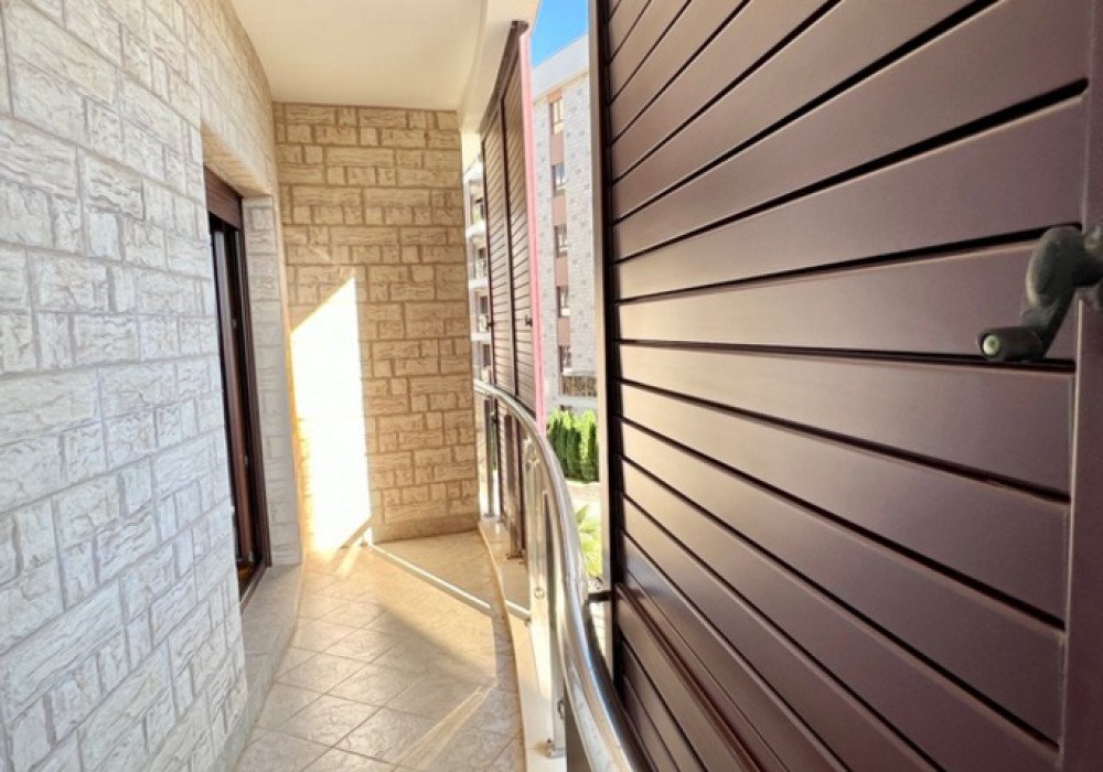 Budva Riviera, Becici district. New one-bedroom apartment in a new house

Distance to the sea 350m

The area is 61 sq.m.

Second floor

The house is e