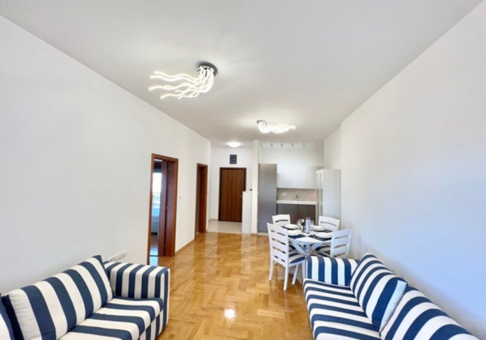 Budva Riviera, Becici district. New one-bedroom apartment in a new house

Distance to the sea 350m

The area is 61 sq.m.

Second floor

The house is e