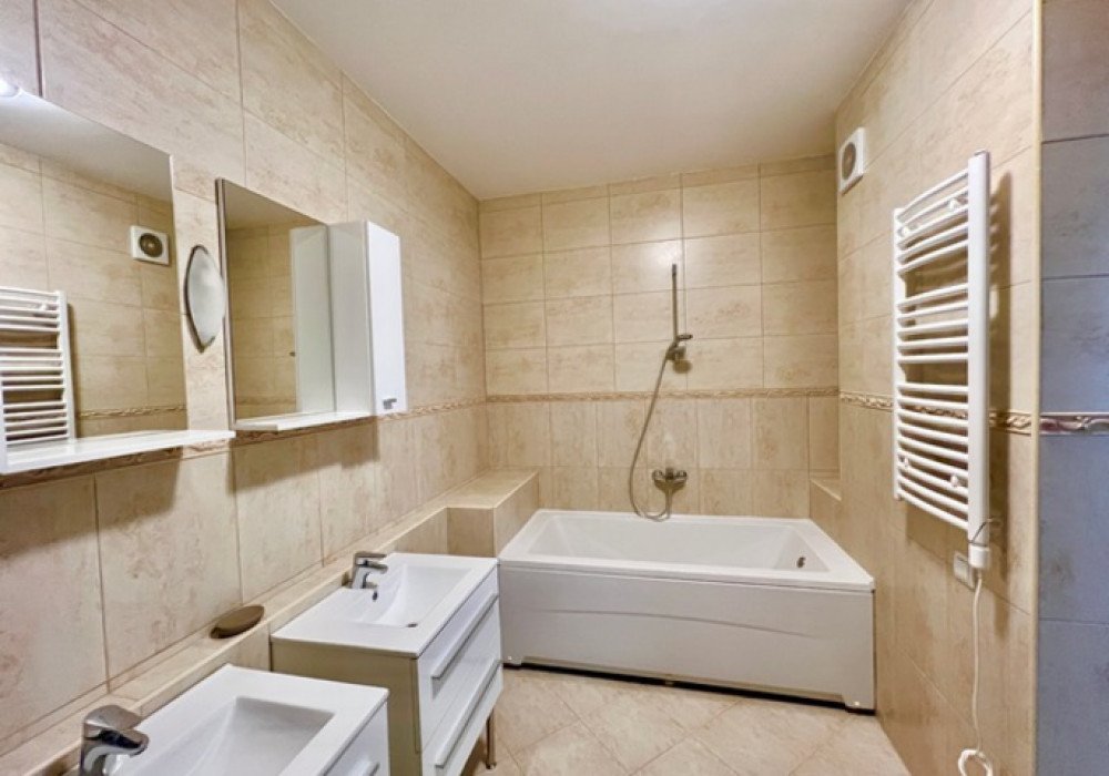 Budva Riviera, Becici district. New one-bedroom apartment in a new house

Distance to the sea 350m

The area is 61 sq.m.

Second floor

The house is e