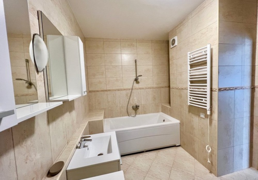 Budva Riviera, Becici district. New one-bedroom apartment in a new house

Distance to the sea 350m

The area is 61 sq.m.

Second floor

The house is e