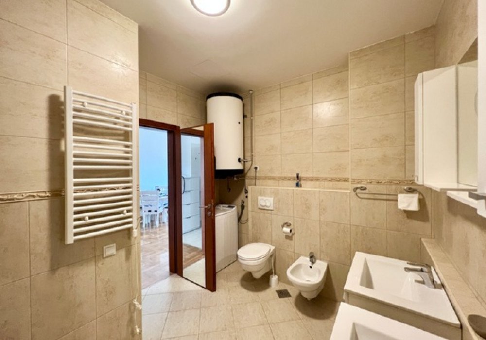 Budva Riviera, Becici district. New one-bedroom apartment in a new house

Distance to the sea 350m

The area is 61 sq.m.

Second floor

The house is e