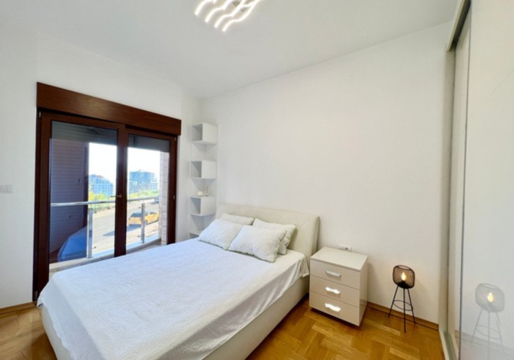 Budva Riviera, Becici district. New one-bedroom apartment in a new house

Distance to the sea 350m

The area is 61 sq.m.

Second floor

The house is e