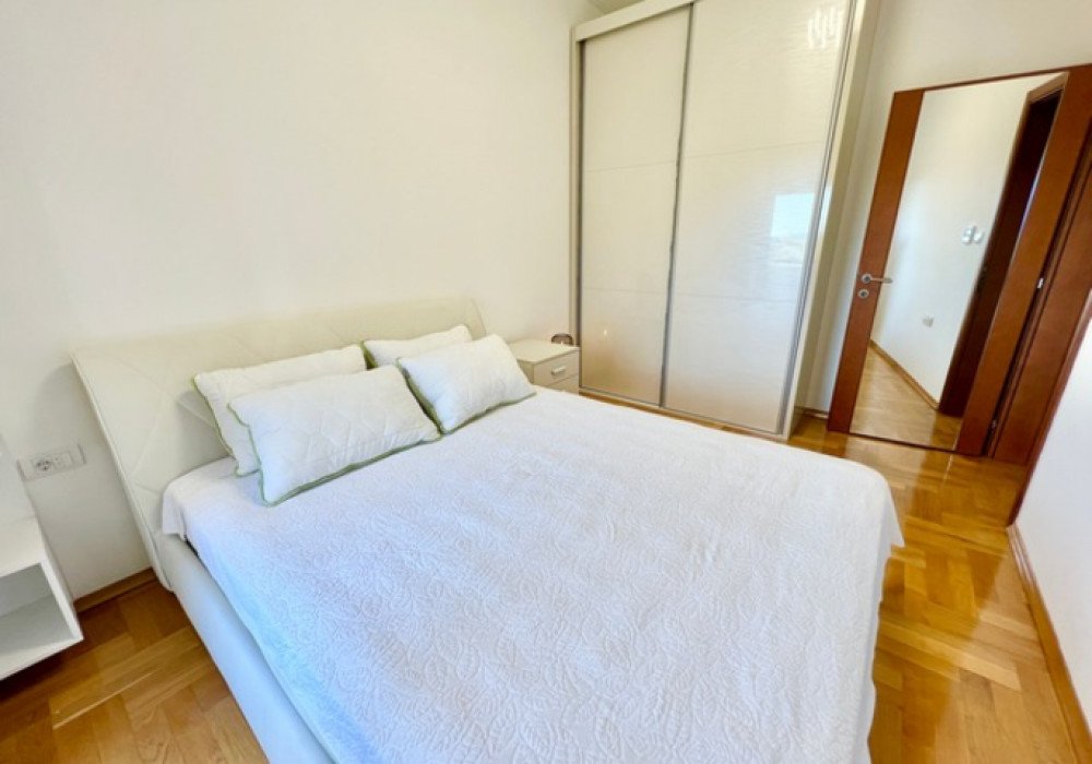 Budva Riviera, Becici district. New one-bedroom apartment in a new house

Distance to the sea 350m

The area is 61 sq.m.

Second floor

The house is e