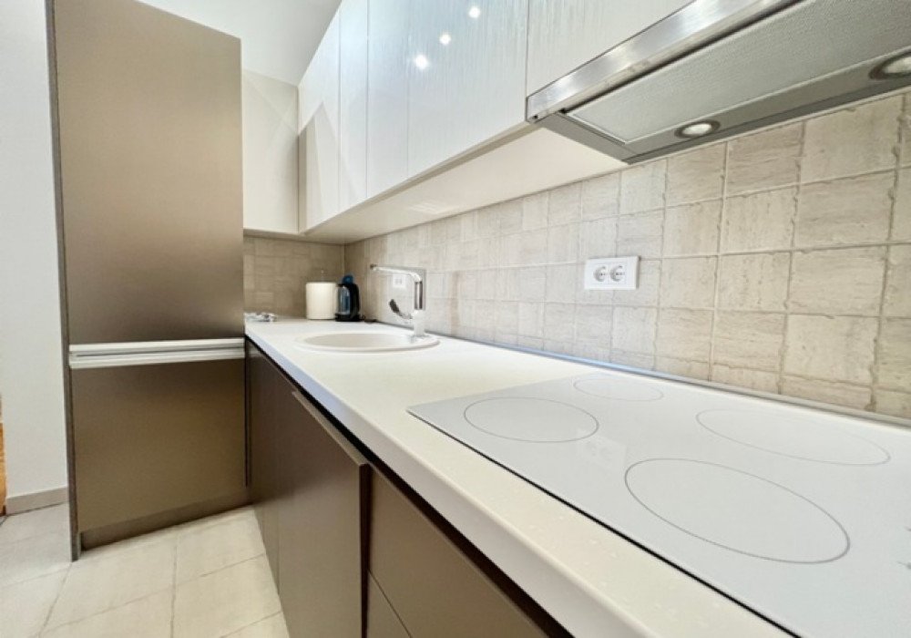 Budva Riviera, Becici district. New one-bedroom apartment in a new house

Distance to the sea 350m

The area is 61 sq.m.

Second floor

The house is e