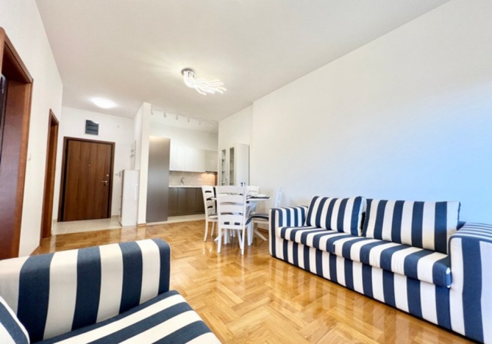 Budva Riviera, Becici district. New one-bedroom apartment in a new house

Distance to the sea 350m

The area is 61 sq.m.

Second floor

The house is e