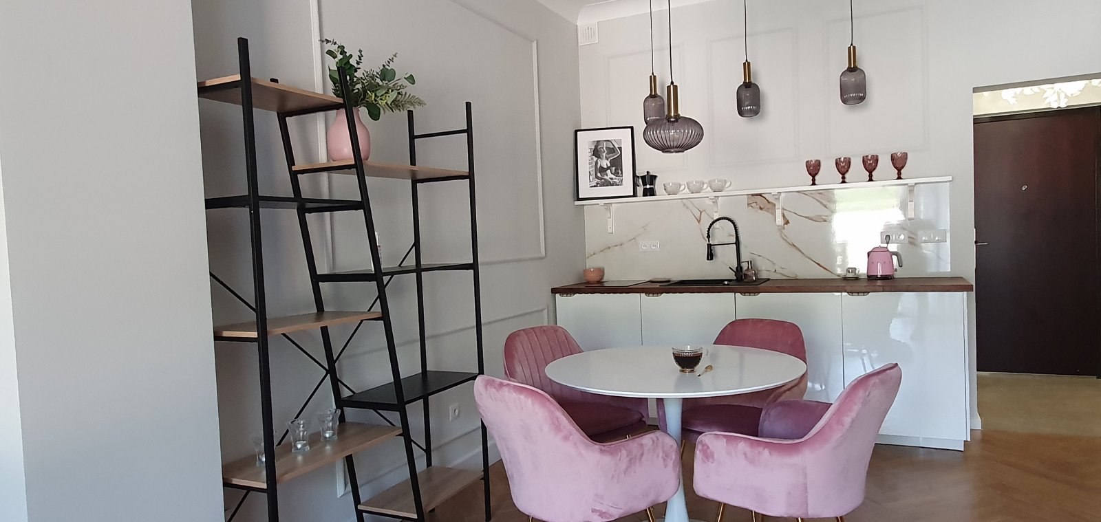 Becici: For sale apartment in Budva in the complex with a pool<br><br><p> 


	 Studio apartment for sale in Budva in a quiet location near the sea. The a 