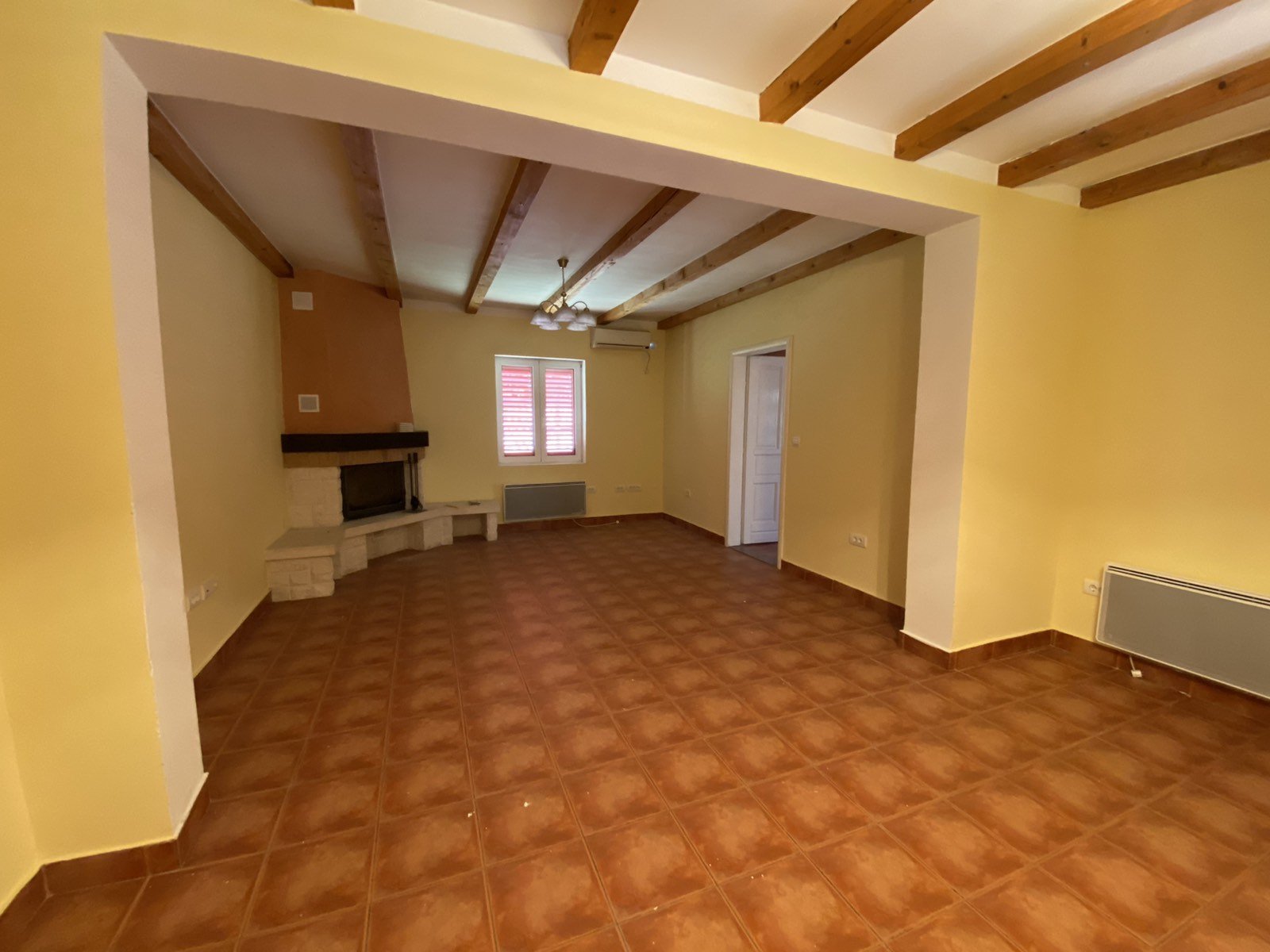 Djenovici: House in Djenovici with a view of the sea<br><br><p>A beautiful and spacious house for sale in Djenovici, 300m fr om the sea wh ere the area of the be 