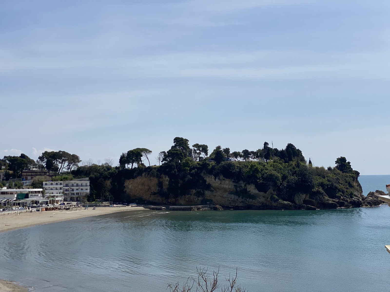 Ulcinj: House only 50 meters from the sea in Ulcinj<br><br><p>A newer house in Ulcinj, at the foot of the old town.
The area of the house is 150 m2, and the a 