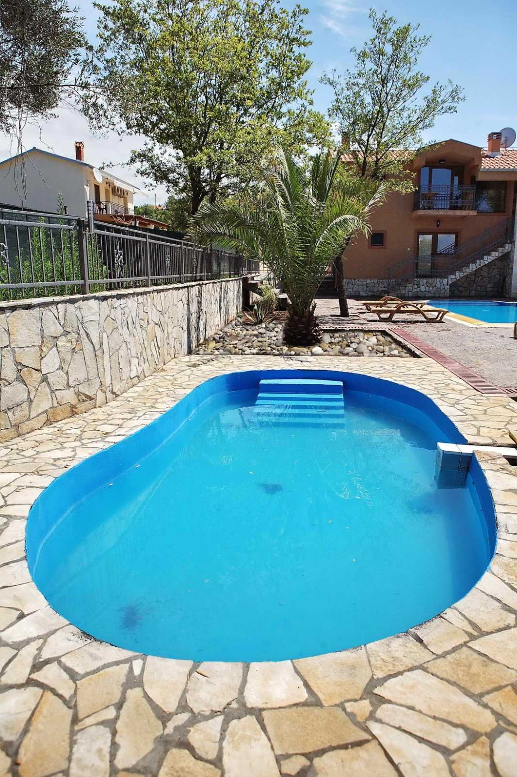 Two Villas in Krimovice with swimming pools and a large plot<br><br><p>Two villas with pool for sale in Krimovica, near the town of Budva. 
	 The area