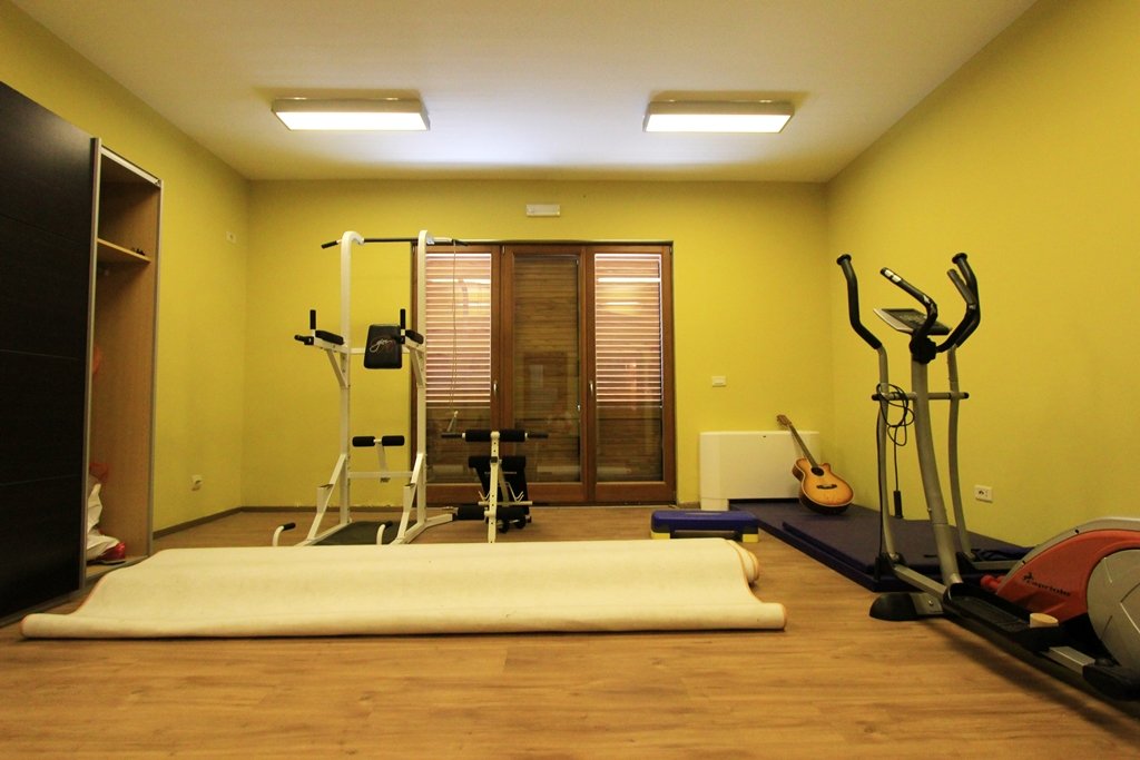 Sea view villa in Susanj<br><br><p>Large villa in Susanj, near the town of Bar. 
	 The area of ​​the house is 400 m2, and the area of ​​the plot on wh