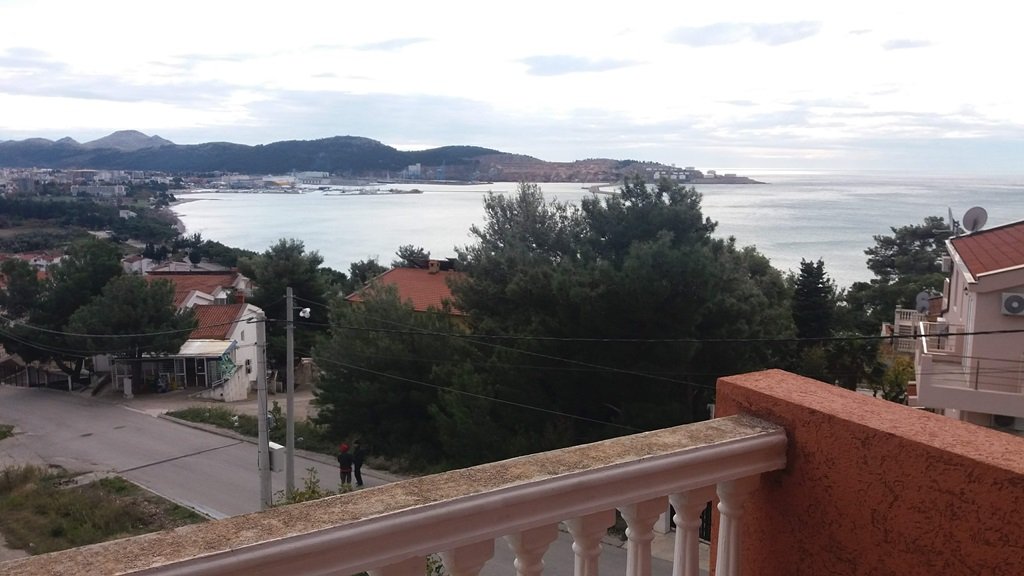 House in Susanj <br><br><p>House for sale in Susanj, near the town of Bar.


	The area of ​​the house is 274 m2, and the plot area is 513 m2.


	House