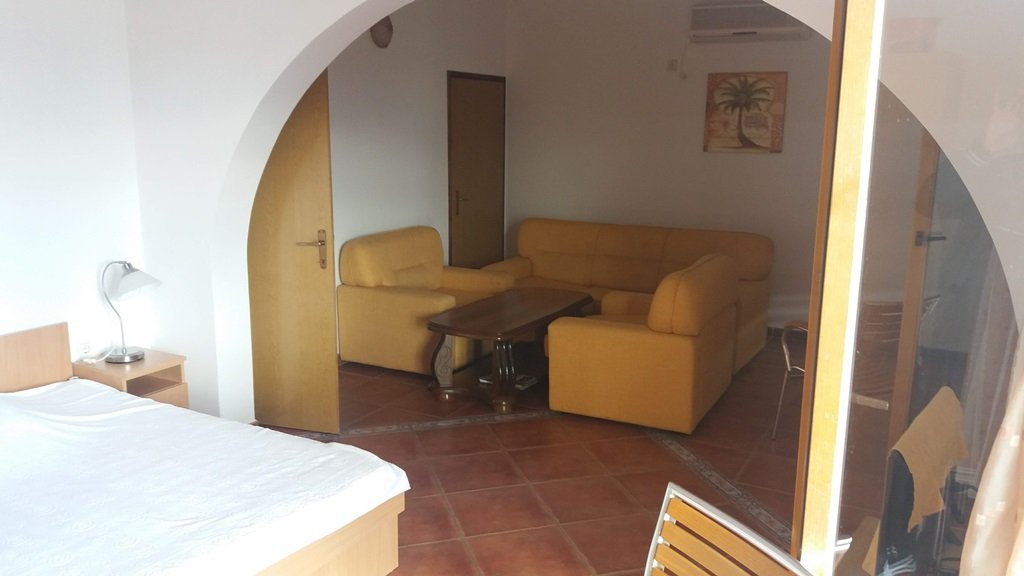 House in Susanj <br><br><p>House for sale in Susanj, near the town of Bar.


	The area of ​​the house is 274 m2, and the plot area is 513 m2.


	House