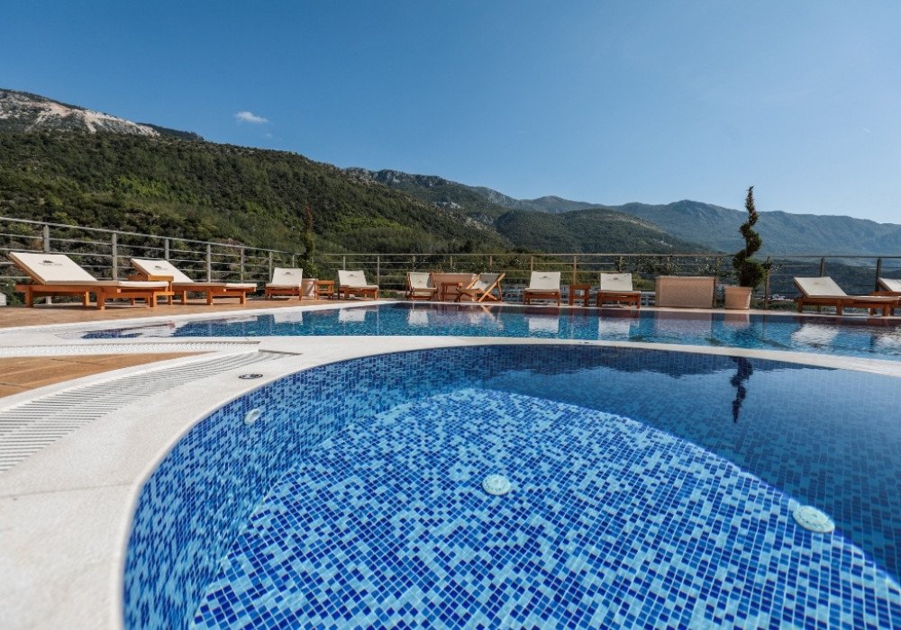 becici: Urgent sale from the Owner!

The price is valid until 01.12.2024.

Budva Riviera, Becici district. New one bedroom apartment in a new residential comp 