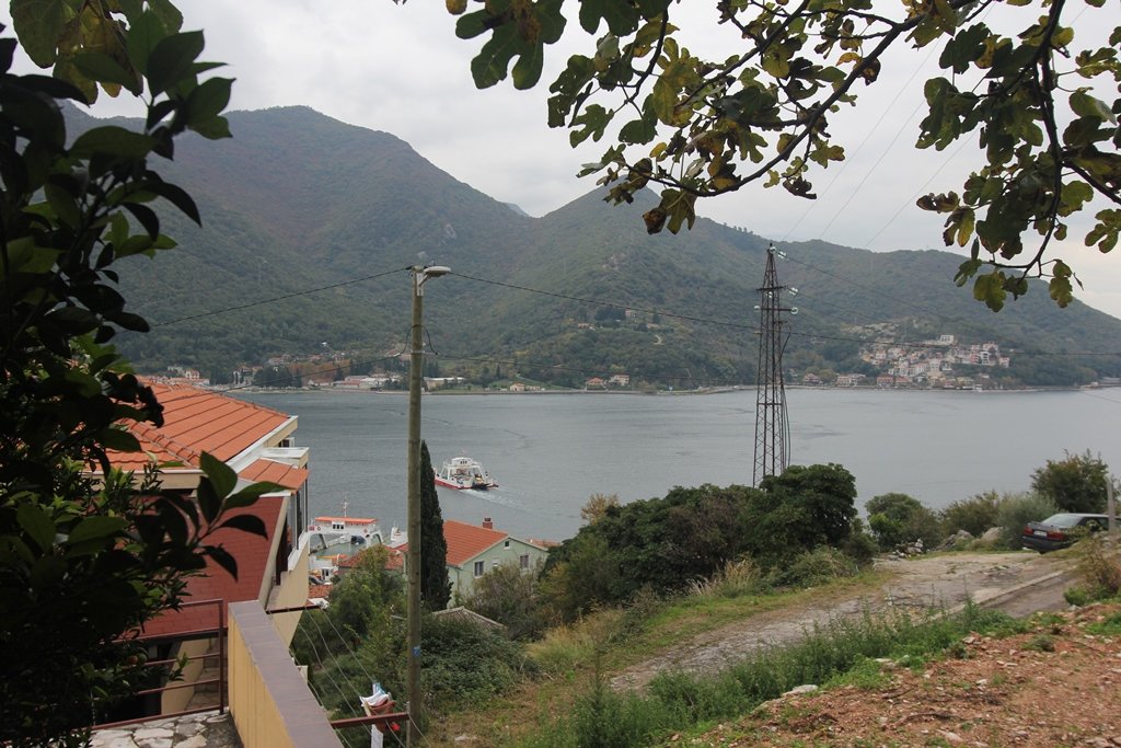 Herceg Novi: Two-storey house in Kamenari<br><br><p>House in Kamenari, Herceg Novi.
	
	
		 The area of ​​the house is 90 m2, and the area of ​​the plot is 153 m2.
 