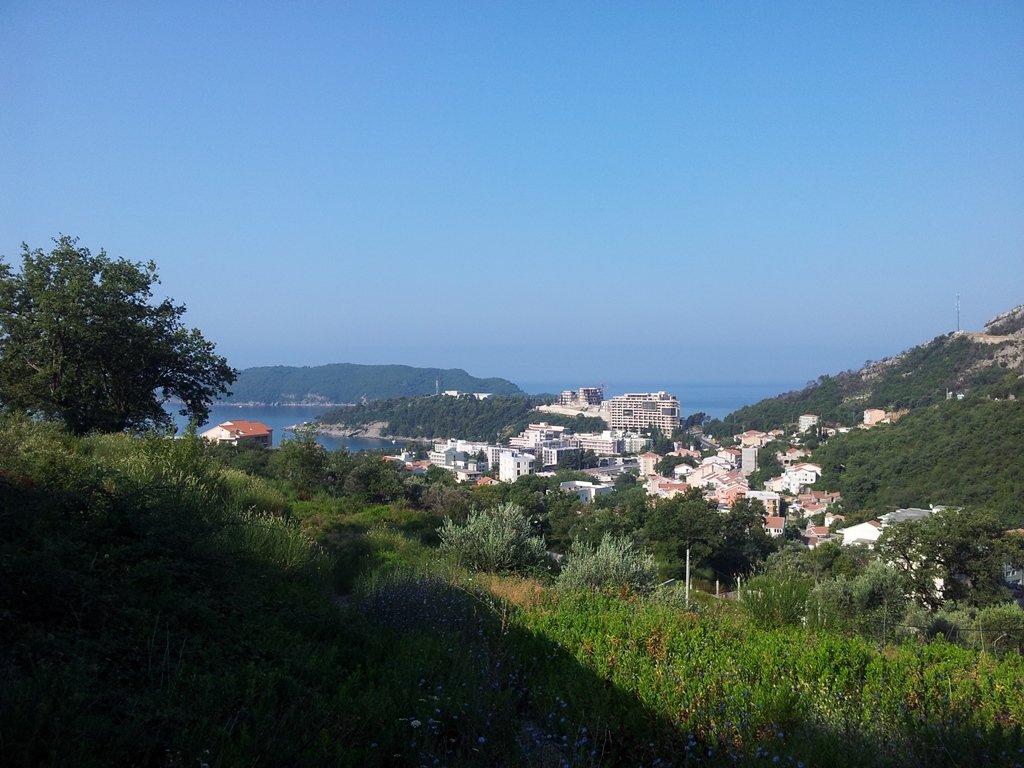 Becici: Land in Becici<br><br><p>Plot for sale in the area of Becici, near the town of Budva. The plot with a total area of ​​8667 m2 is located 800 m from th 