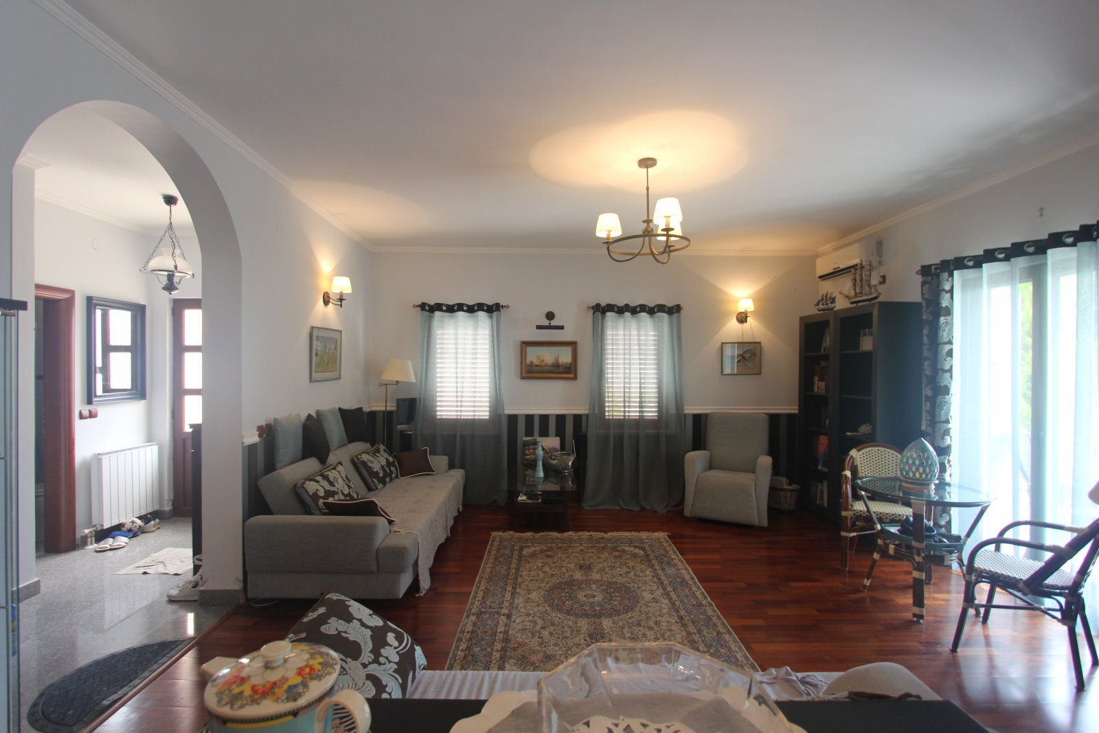 Bar: A villa with sea and mountine view in Bar<br><br><p>A five-storey house for sale in Bar. The house has a total area of 364 m2 on a plot of 400 m2. The 