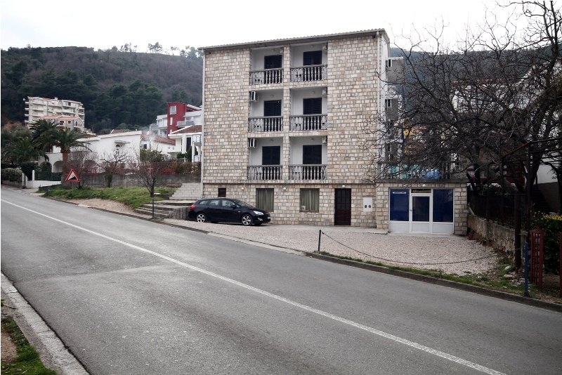 Mini hotel in Budva<br><br><p>House / mini hotel for sale, with a total area of 600 m2. On the plot there is parking for two cars. The house is locate
