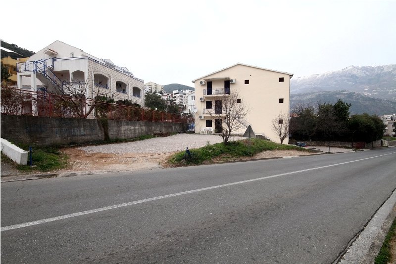 Mini hotel in Budva<br><br><p>House / mini hotel for sale, with a total area of 600 m2. On the plot there is parking for two cars. The house is locate