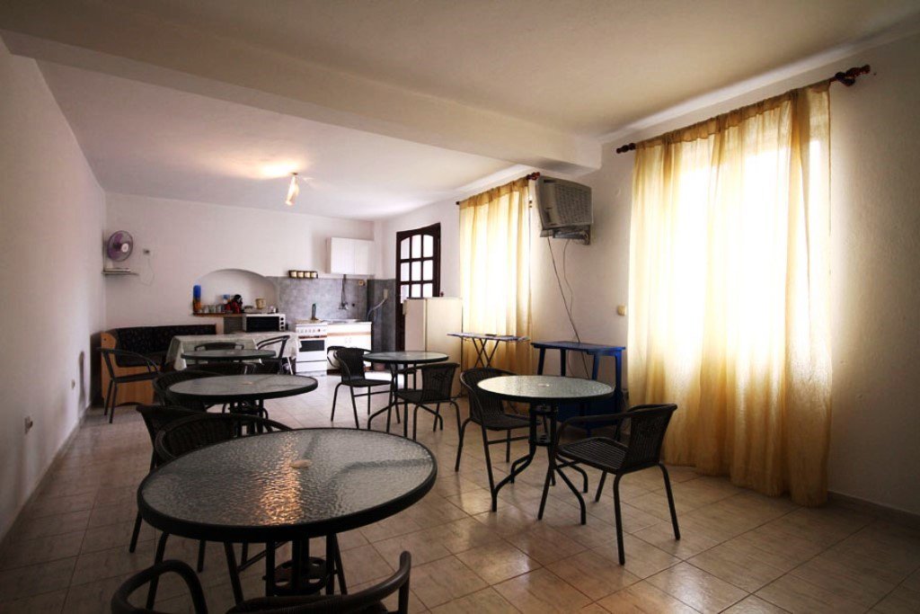 Mini hotel in Budva<br><br><p>House / mini hotel for sale, with a total area of 600 m2. On the plot there is parking for two cars. The house is locate