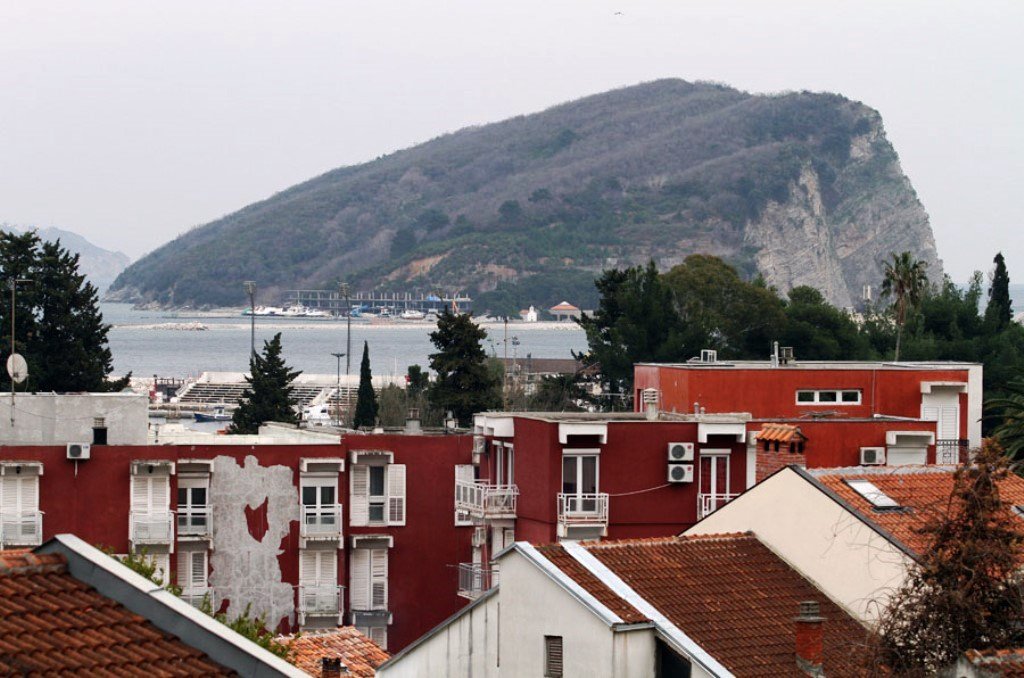 Mini hotel in Budva<br><br><p>House / mini hotel for sale, with a total area of 600 m2. On the plot there is parking for two cars. The house is locate