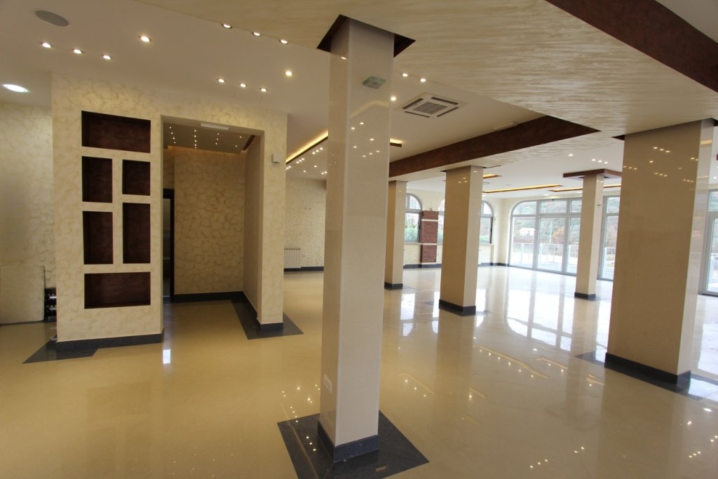 Mini hotel in Igalo<br><br><p>In the resort town of Igalo, a new hotel with a total area of ​​830 m2 is for sale. The object is located on a plot with