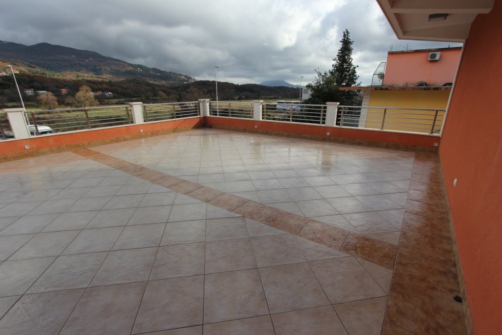 Mini hotel in Igalo<br><br><p>In the resort town of Igalo, a new hotel with a total area of ​​830 m2 is for sale. The object is located on a plot with