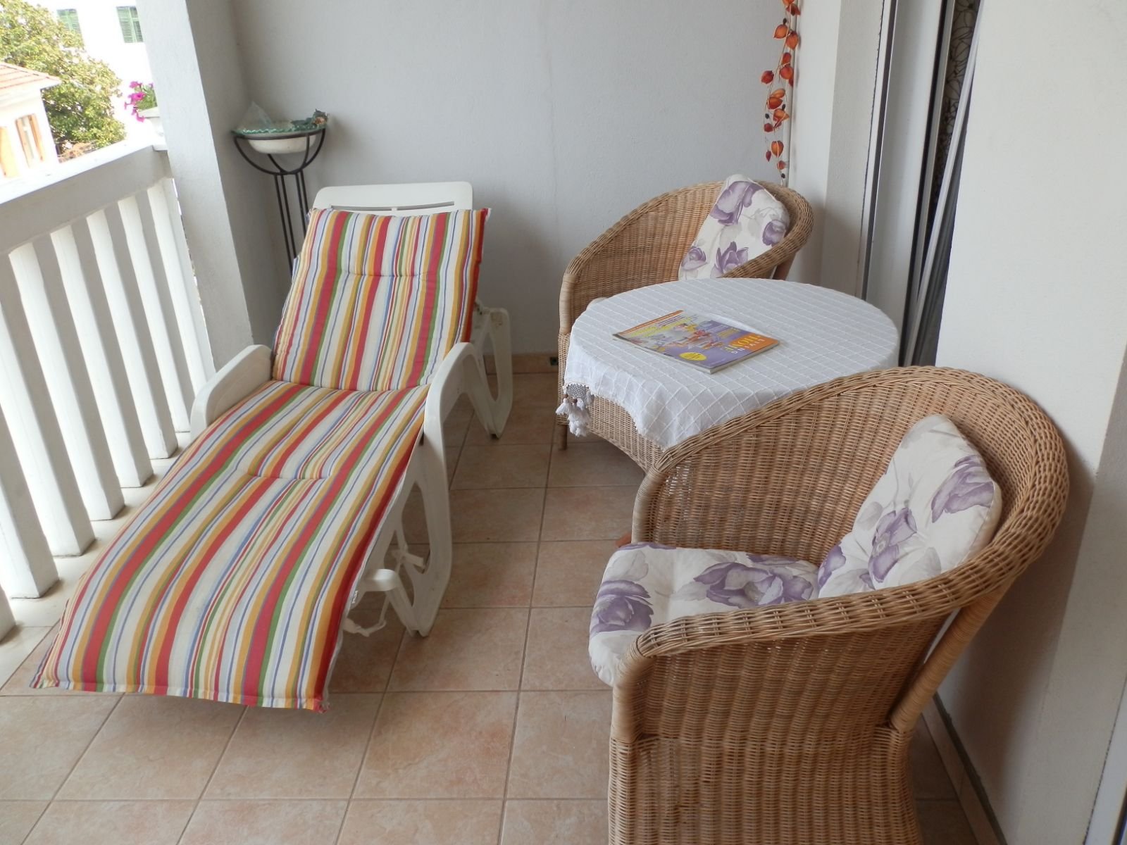 Tivat: Apartment in Tivat<br><br><p>Three bedroom apartment with a total area of 120 m2 is located in a building that is located 50 m from the sea, in the ce 