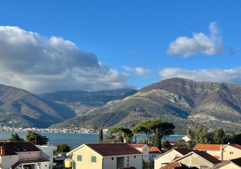 Tivat, Donja Lastva district. Two-bedroom apartment in a luxury apartment building

The distance to the sea is 100m.

Third floor

The house is equipp 