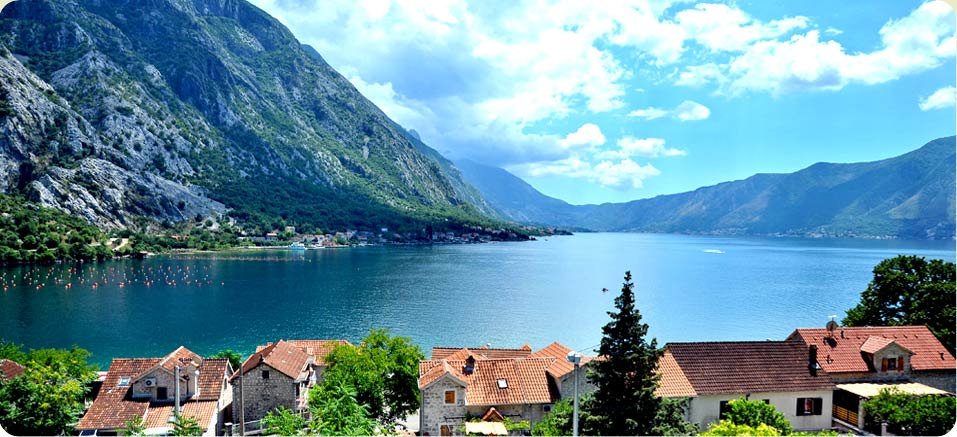 Kotor: Mini hotel in Orahovac<br><br><p>Mini-hotel for sale in the area of Orahovac, in the Bay of Kotor. The facility with an area of ​​400 m2 is
	 located  