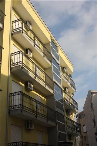 Budva: Fully Furnished ApartHotel Near Budva<br><br><p>Mini-hotel for sale in Budva, at 300 meters from the sea. The hotel has 10 apartments, the total area  