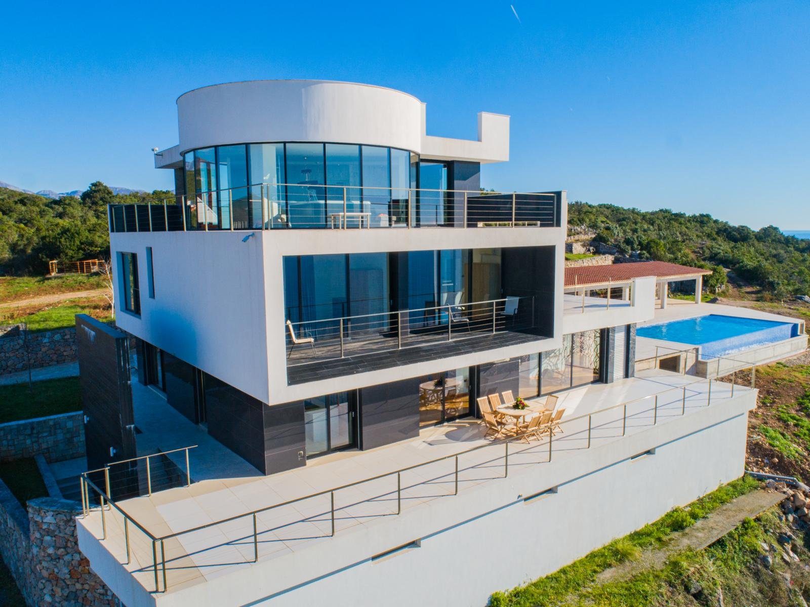 An exclusive villa with wonderful sea view in Krimovica<br><br><p>In a quiet place Krimovica, 9 km away from Budva, a villa with wonderful sea views i